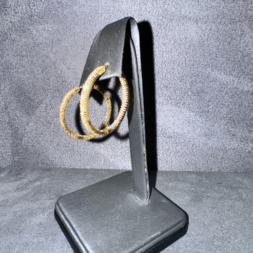 1 CTW Diamond Hoops, Set in 14K Yellow Gold - Picture 3 of 3